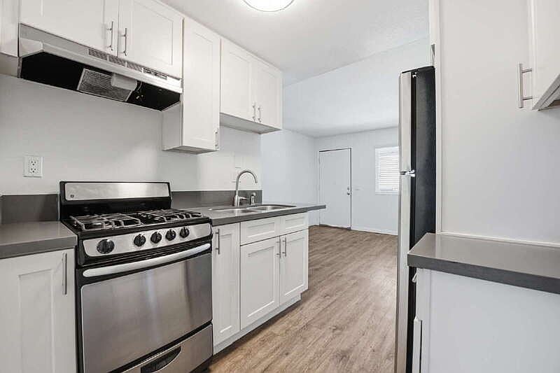 4674 Bancroft St photo 3