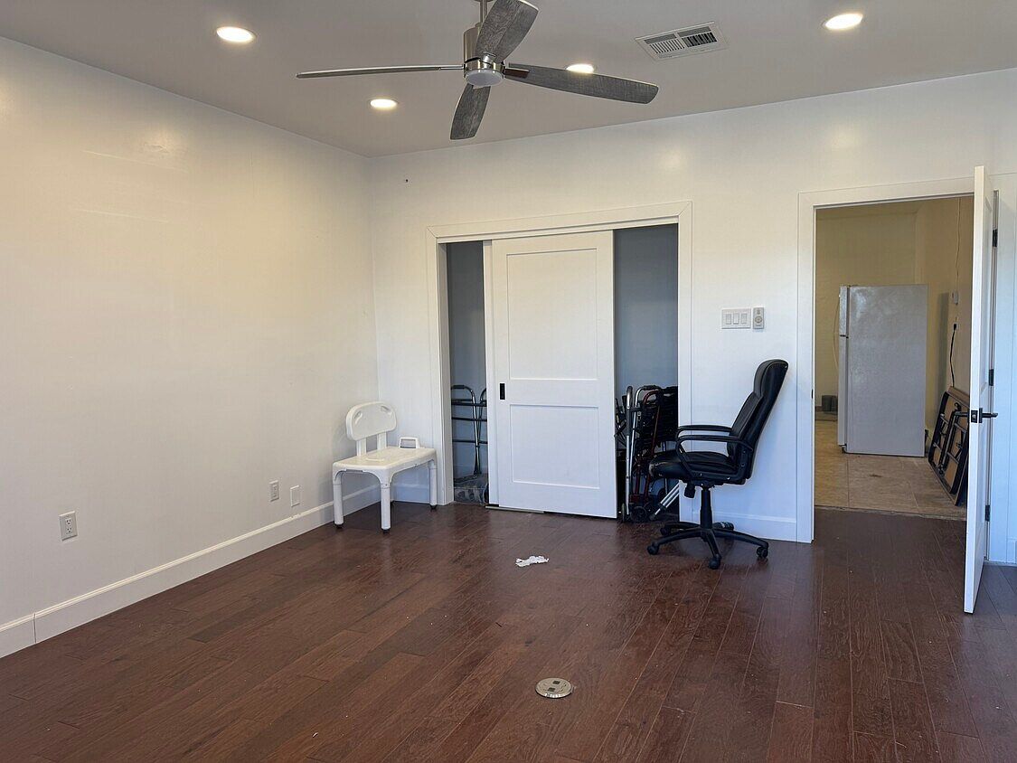 11201 W Nevada Ave photo 4
