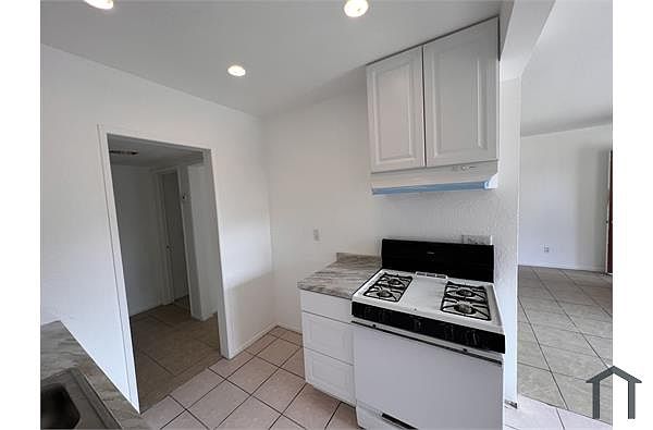 505 Greenbrier photo 3