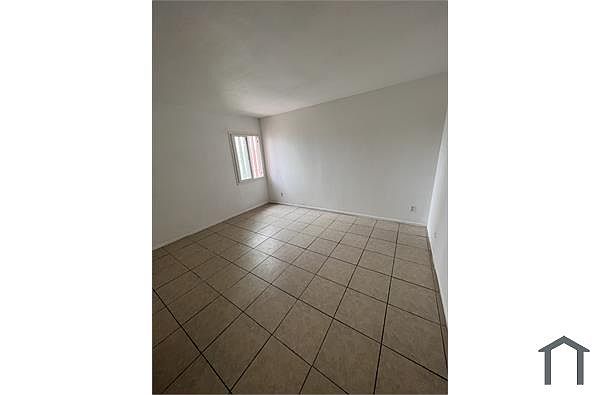 505 Greenbrier photo 5