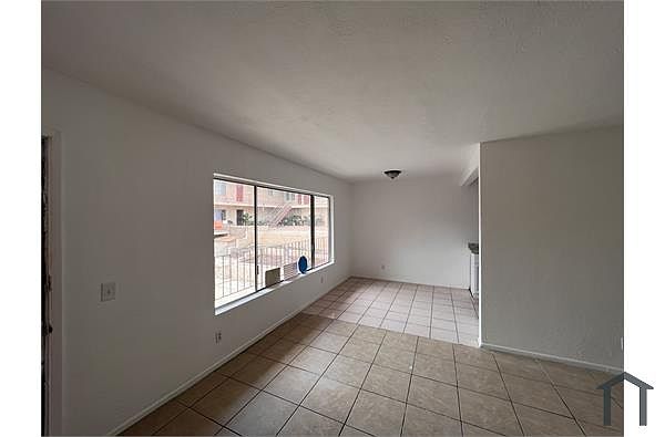 505 Greenbrier photo 4