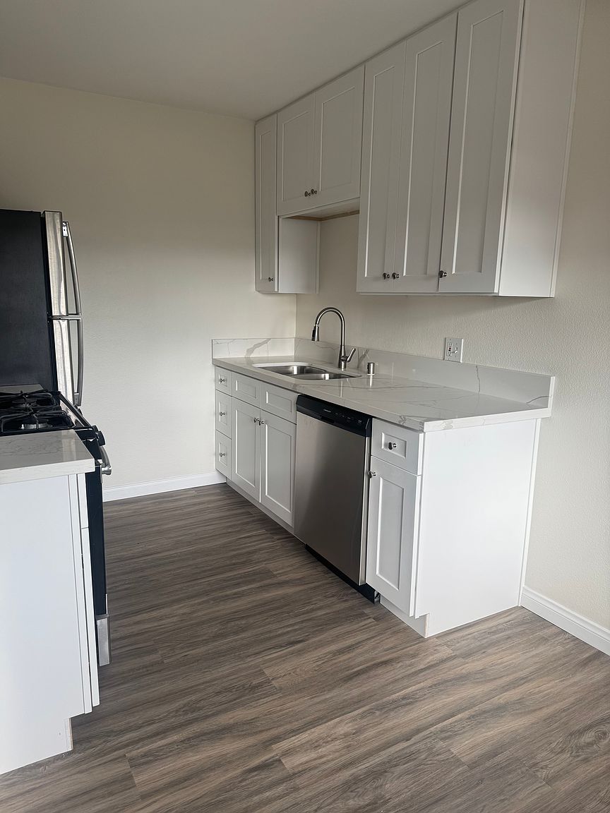8465 La Mesa Blvd photo 4