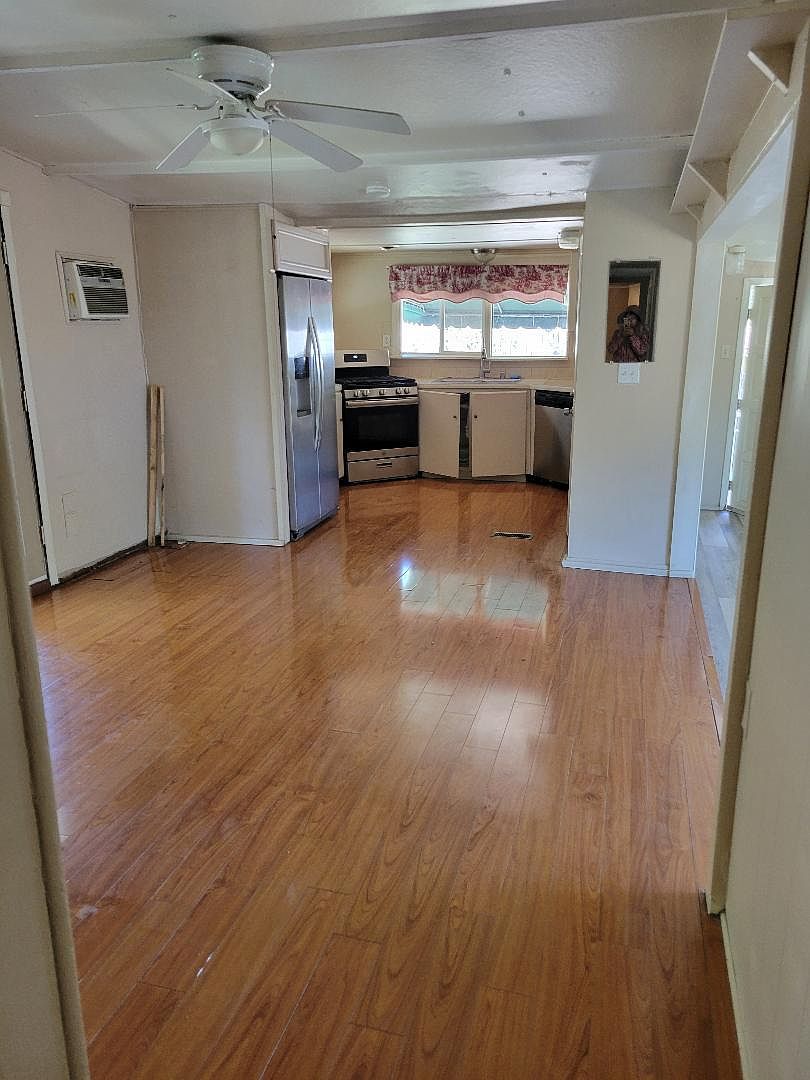 24417 Jefferson Ave photo 4