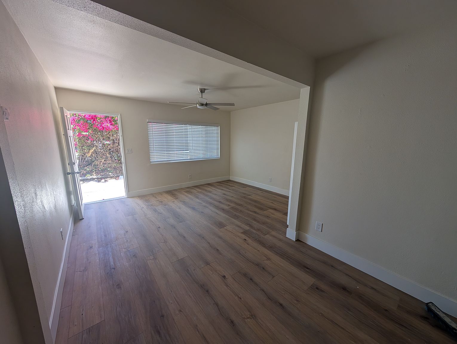 8567 Golden Ave photo 2
