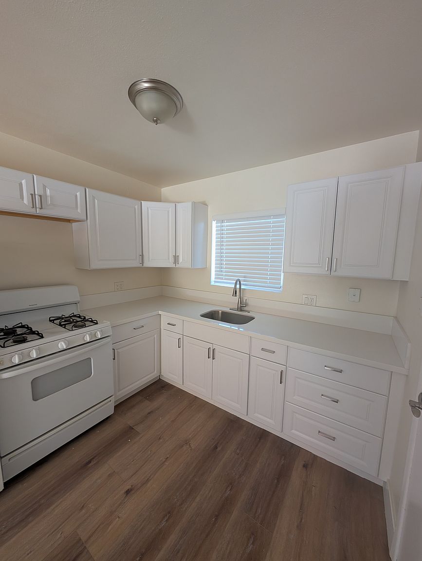 8567 Golden Ave photo 5