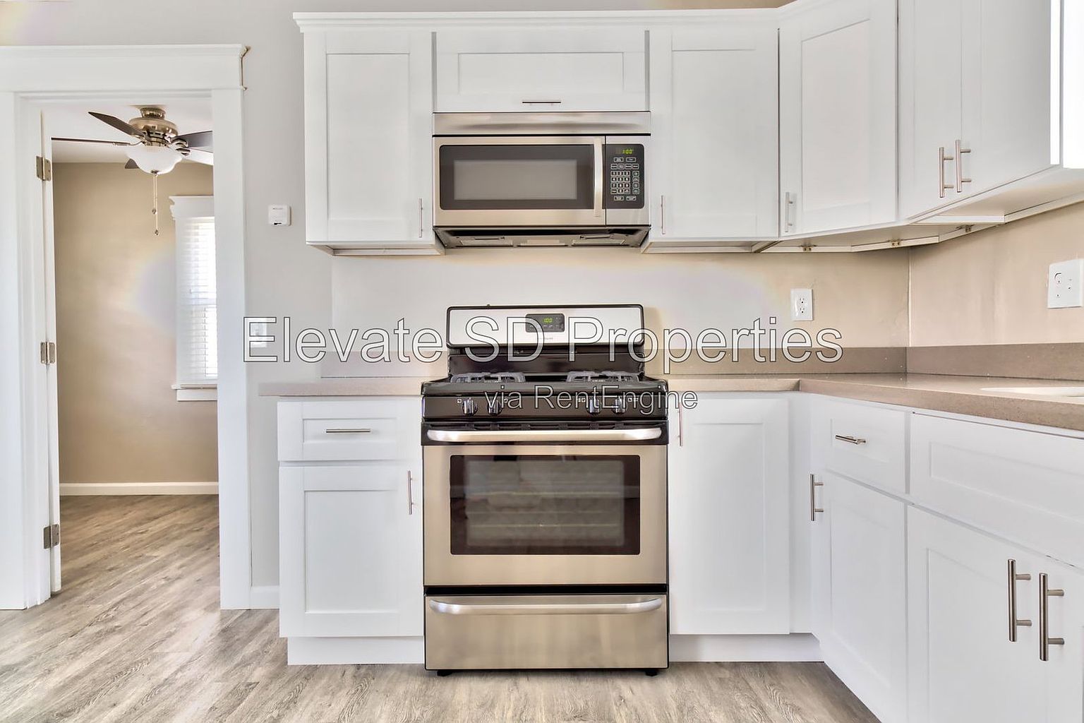 290 2nd Ave photo 3