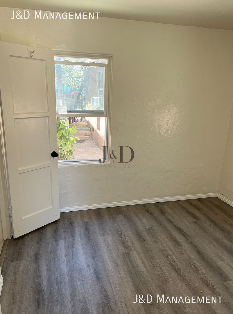 3084 Webster Ave photo 4