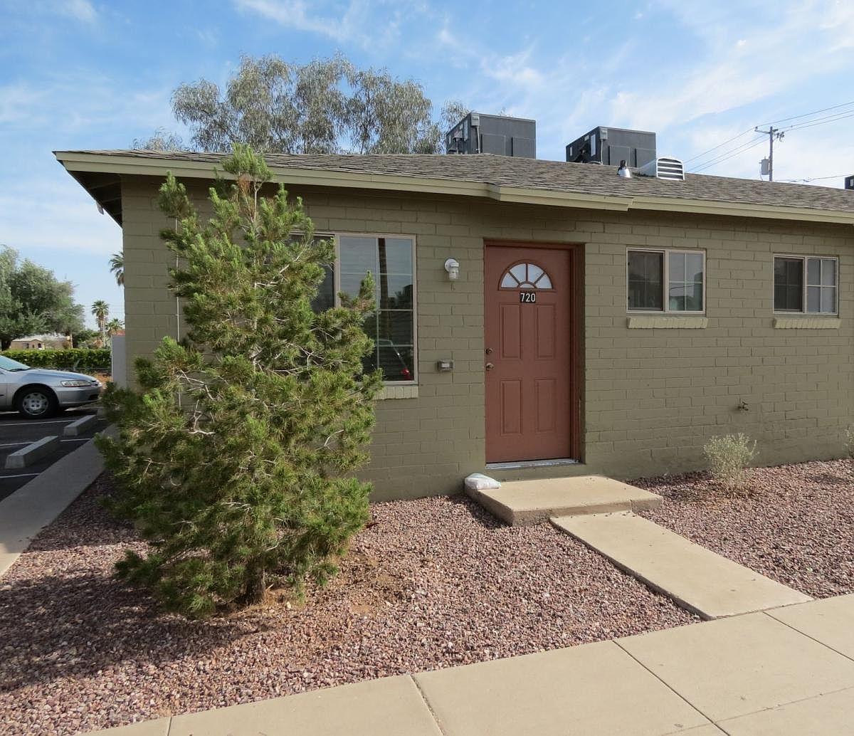 720 W McKinley St photo 2