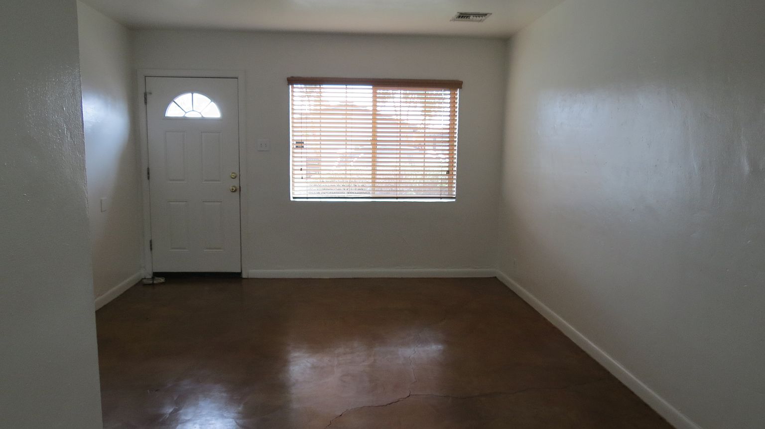 720 W McKinley St photo 3