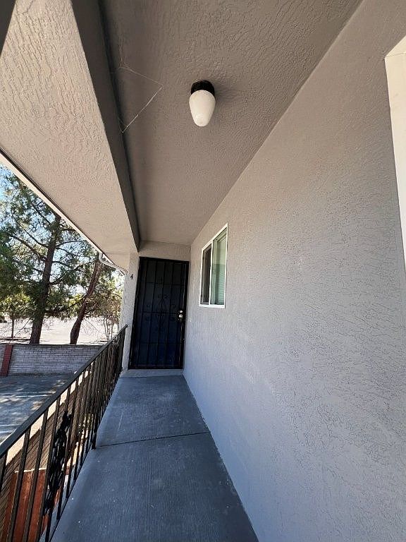 3455 Redwood Ct photo 2