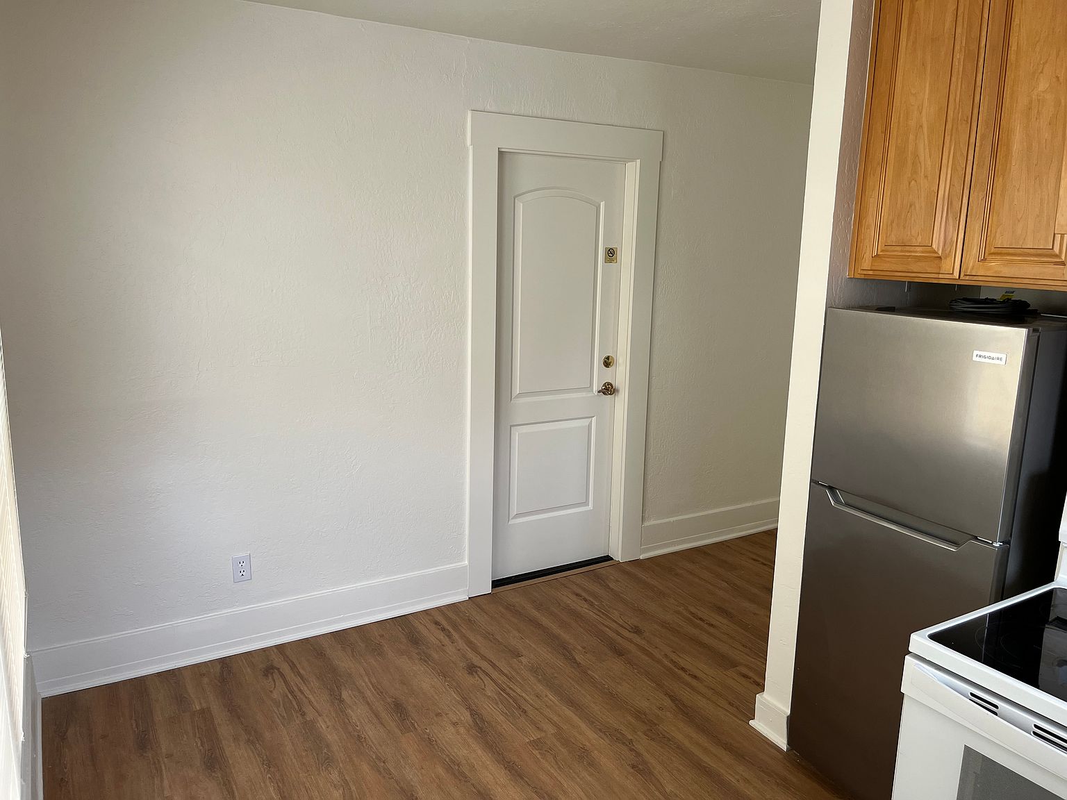 110 Capitola Ave photo 3