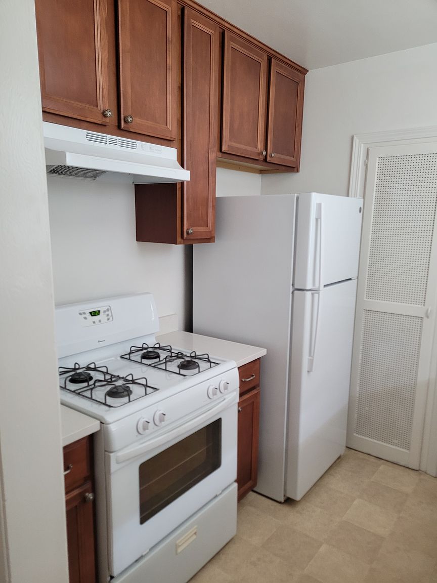 4460 Illinois St photo 3