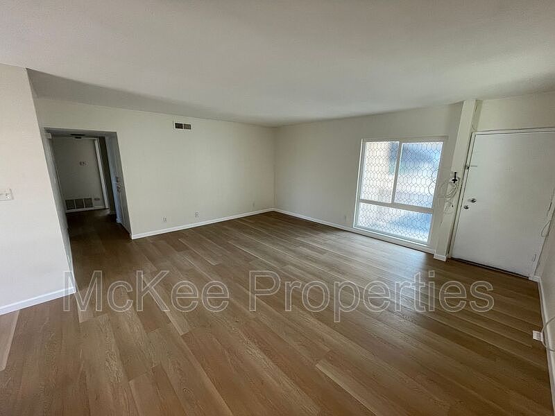 540 G Ave photo 3
