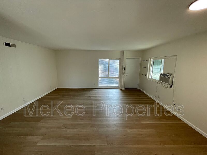 540 G Ave photo 4