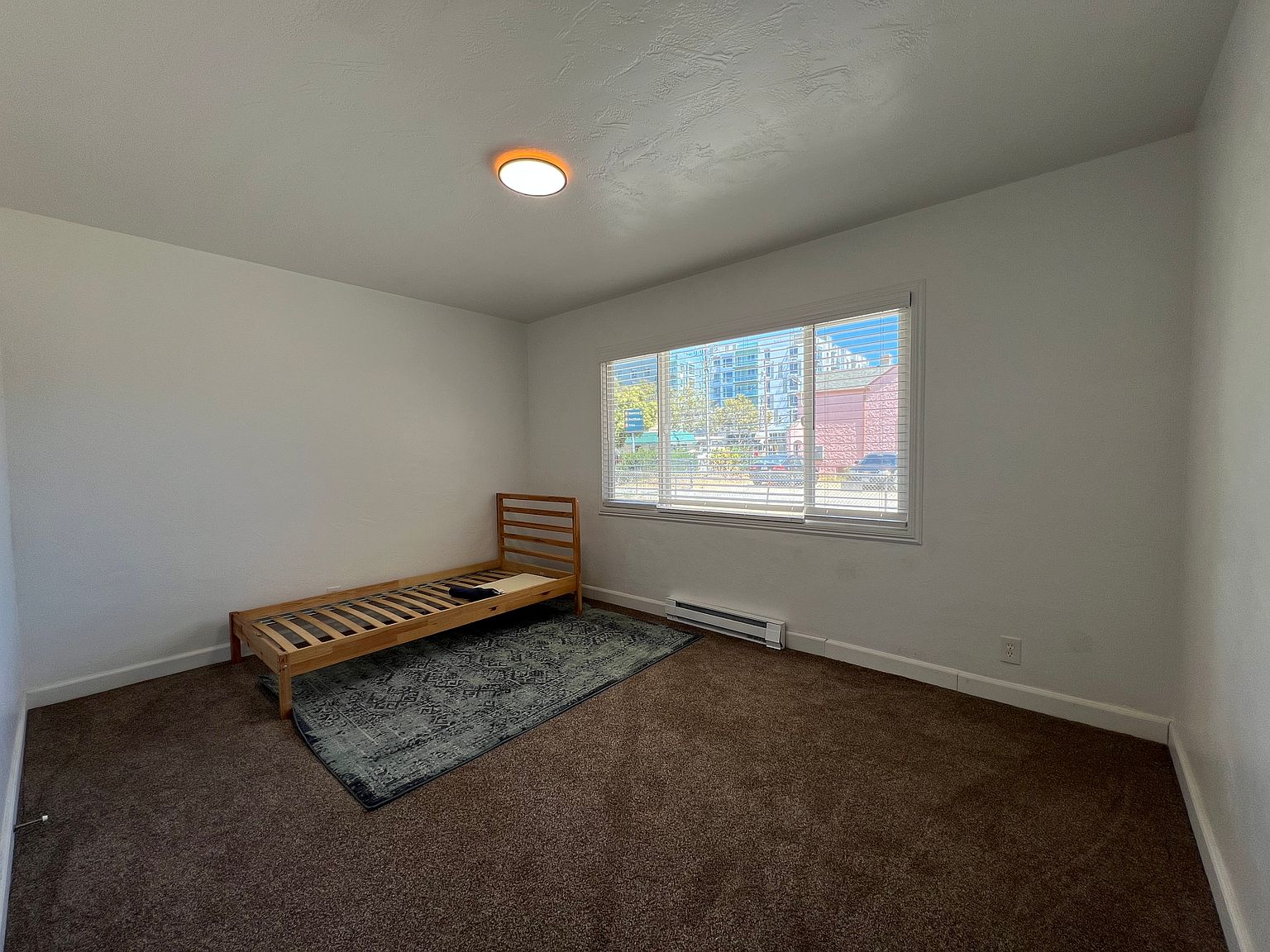 221 Laurel St photo 4