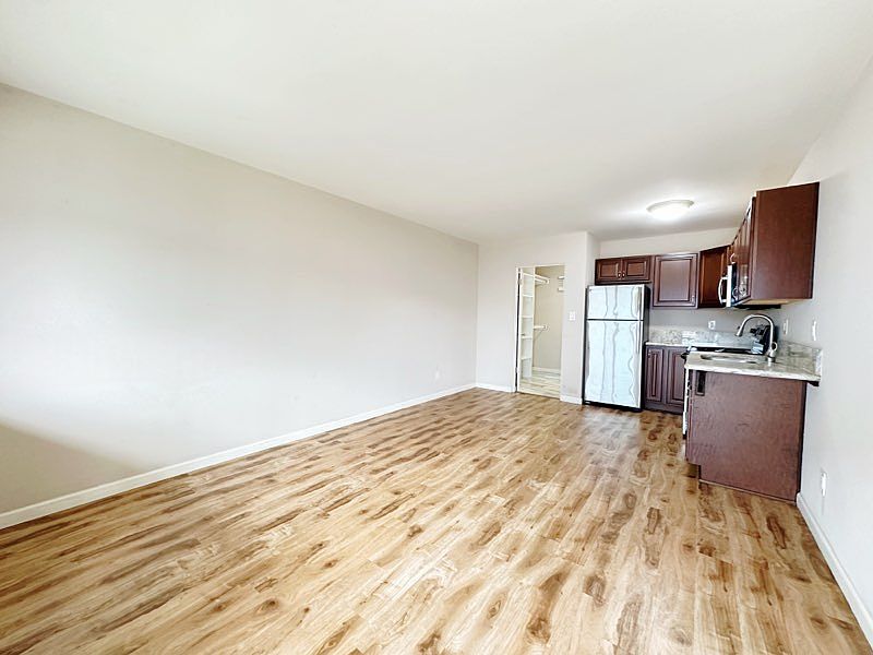1845 Hornblend St photo 2