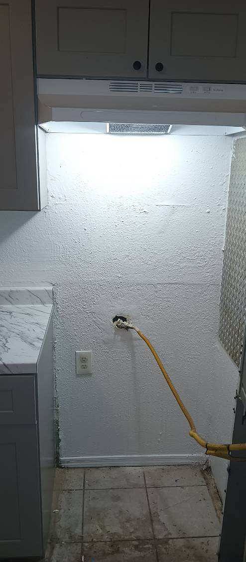 3245 W Jefferson St APT 2 photo 3
