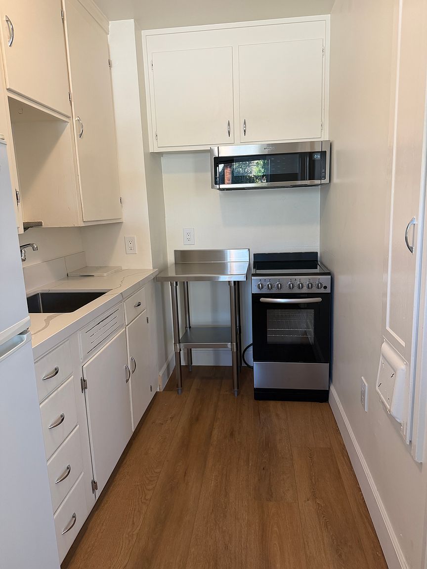 178 W G St photo 4
