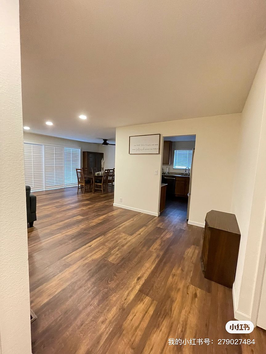 253 Oak Ave photo 4