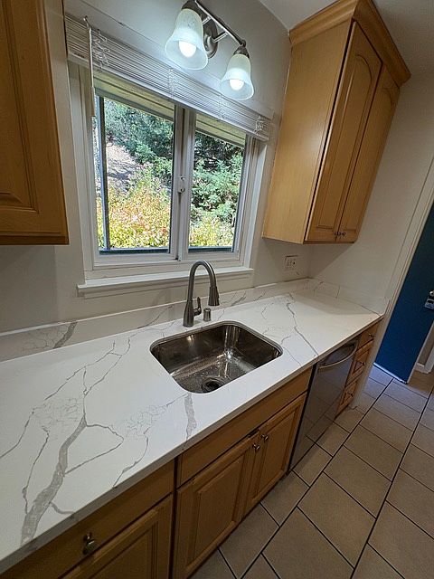780 Center Blvd photo 3