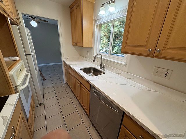 780 Center Blvd photo 2