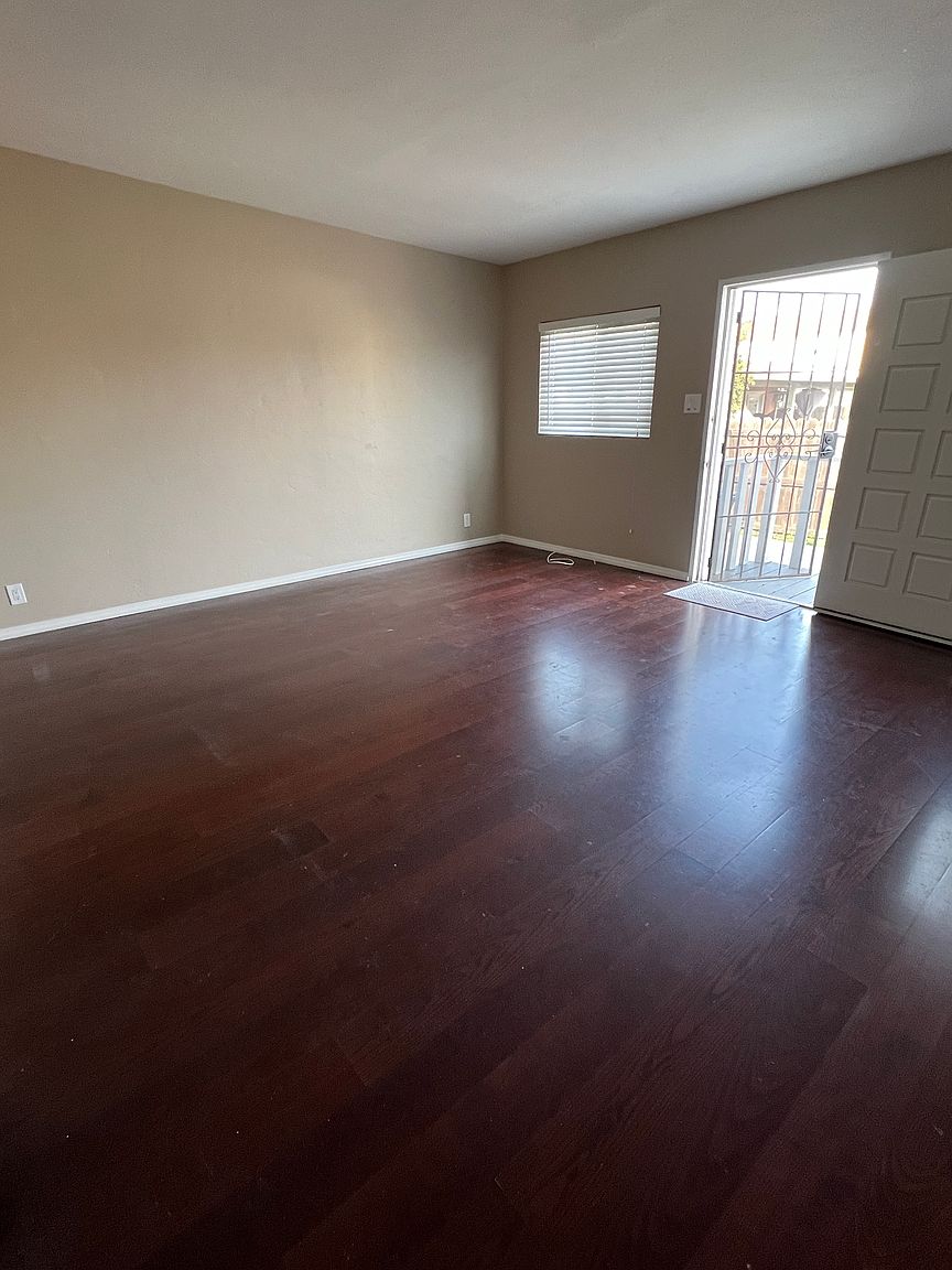 1329 Hemlock Ave photo 2