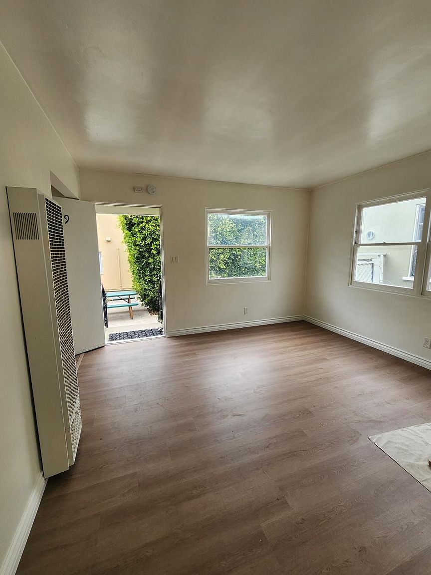 709 Missouri St photo 3