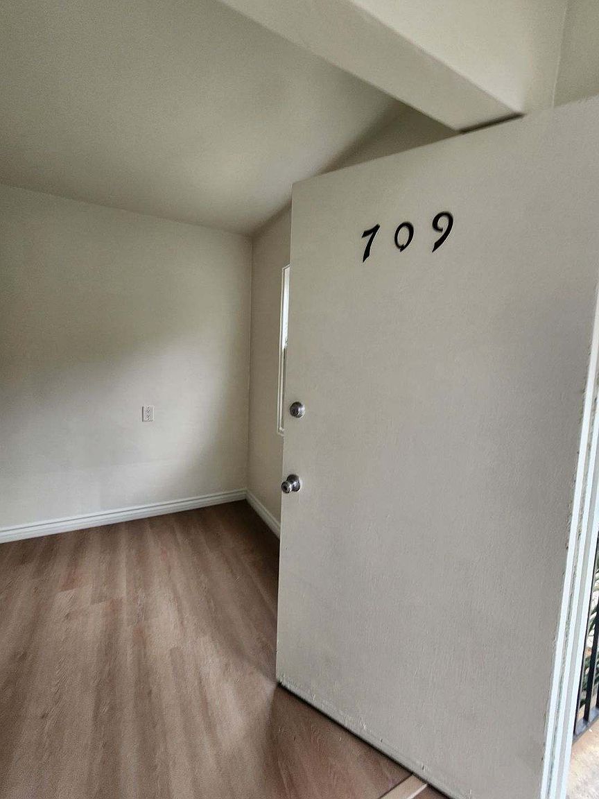 709 Missouri St photo 2