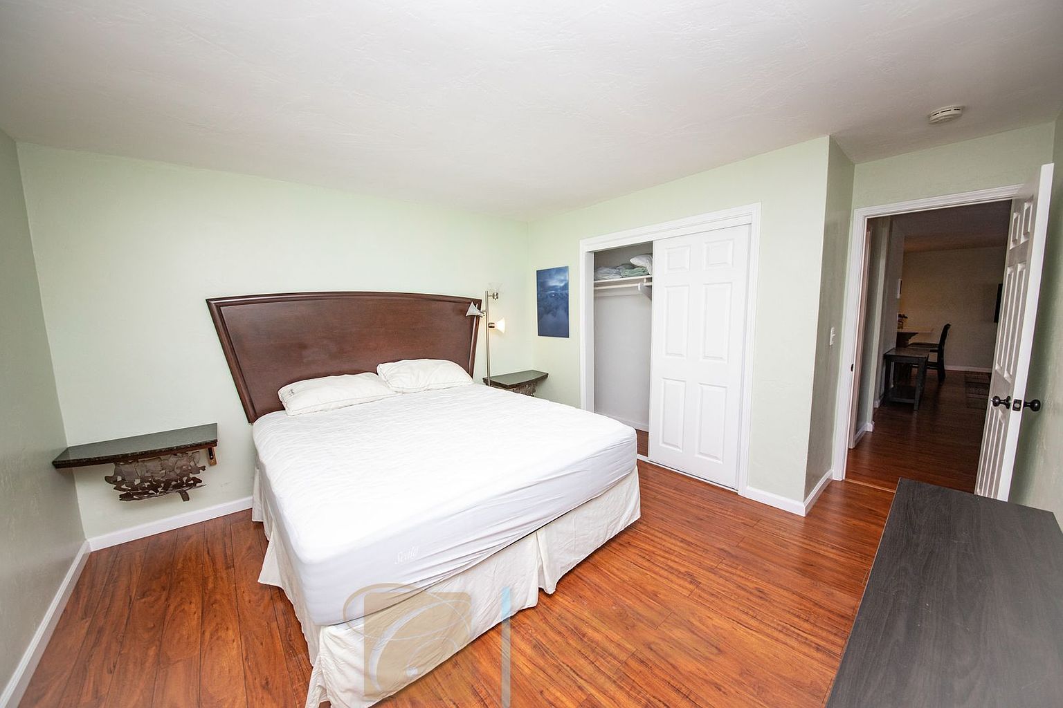 2 beds  2.5 baths photo 3