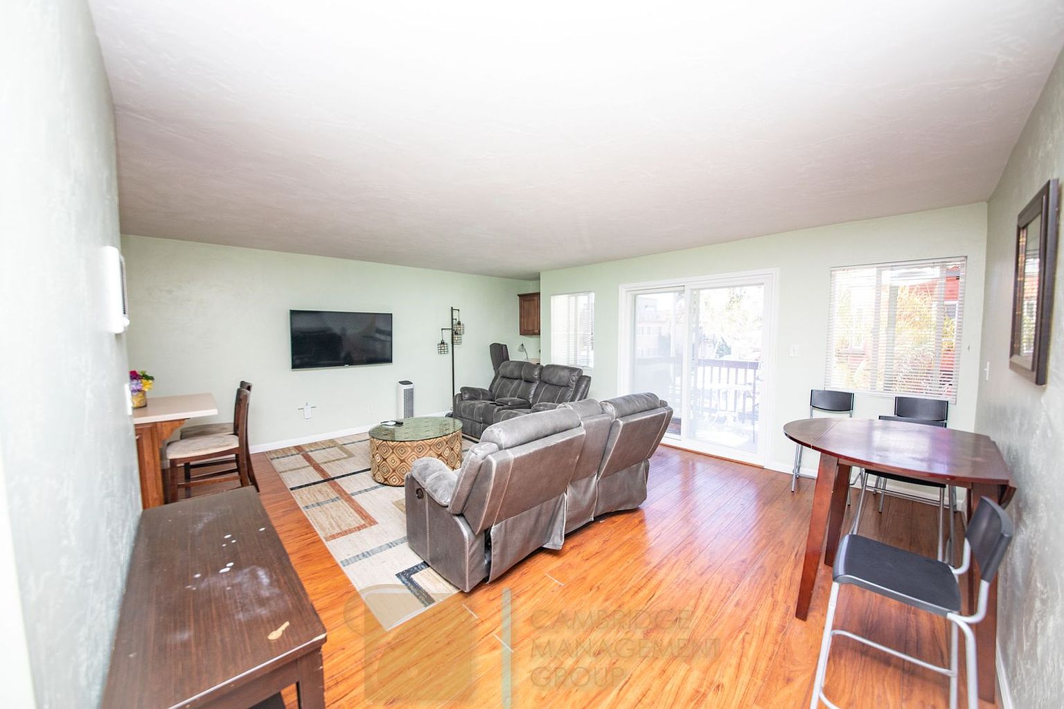 2 beds  2.5 baths photo 2