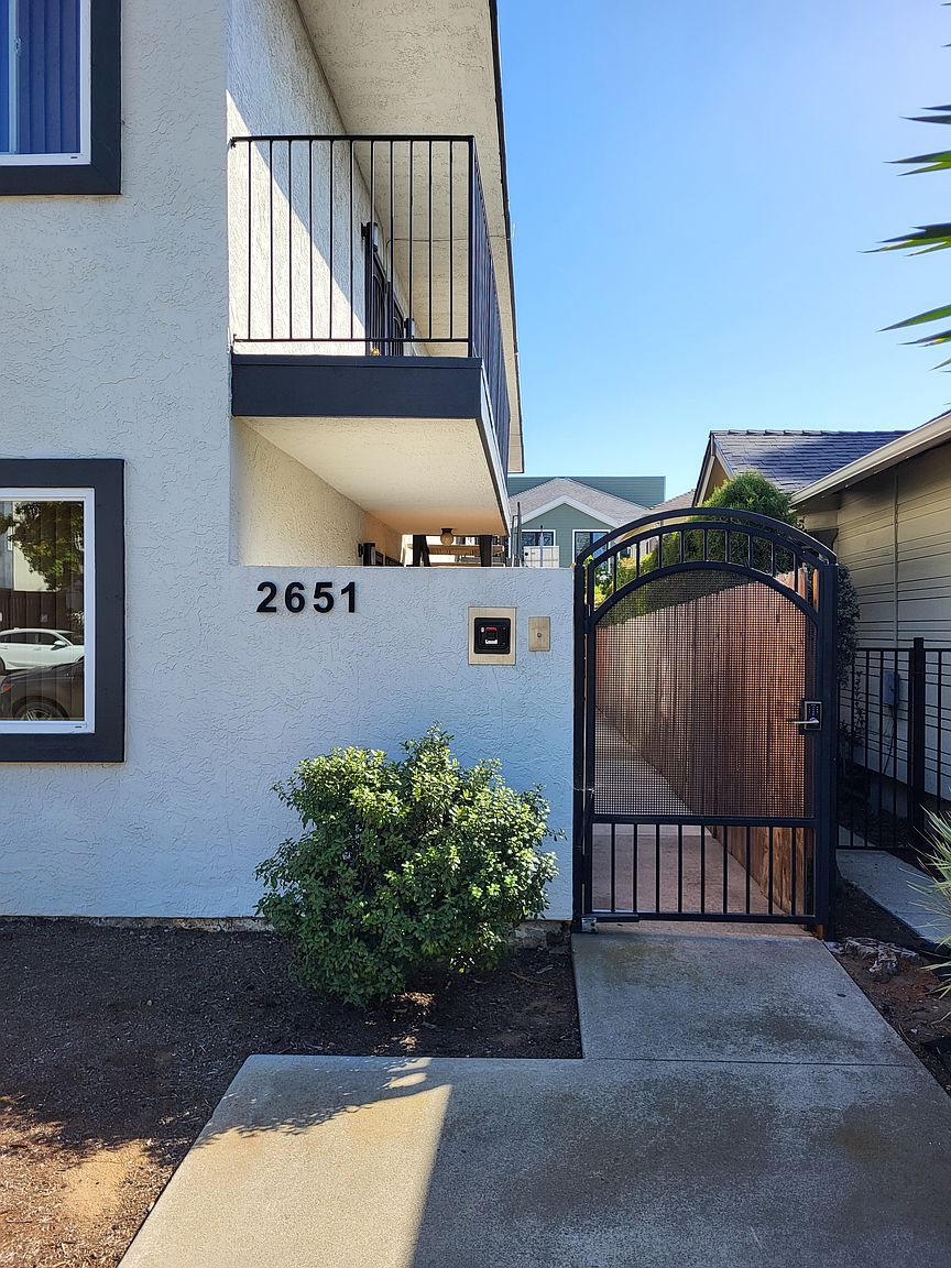 2651 A St photo 3