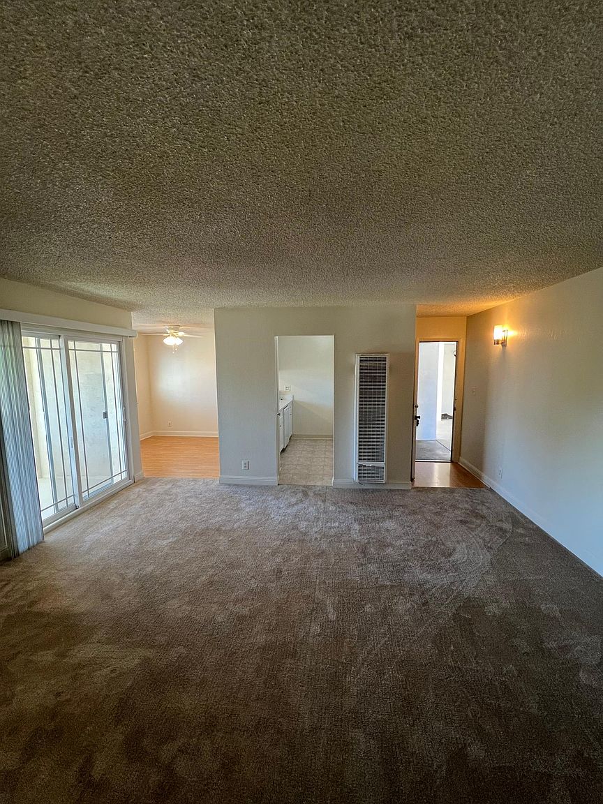 2658 College Ave photo 3