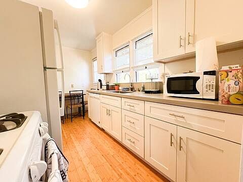 543 Hope St photo 4
