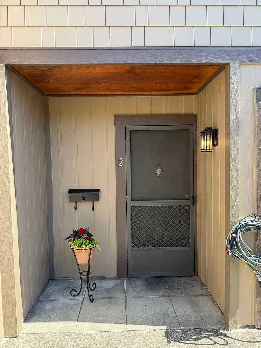 295 San Marin Dr photo 3