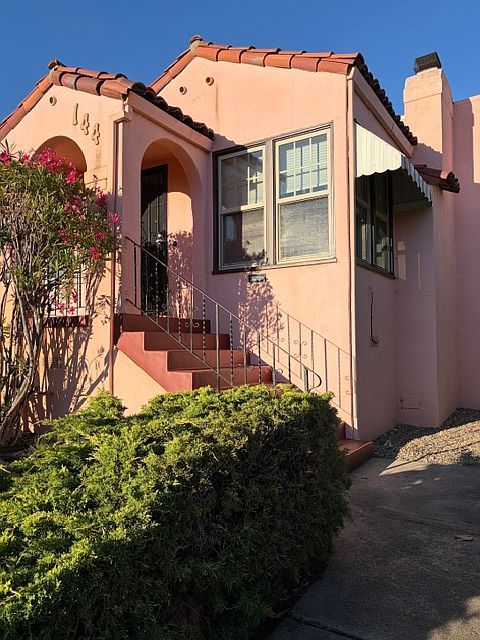 144 Bayview Ave photo 3