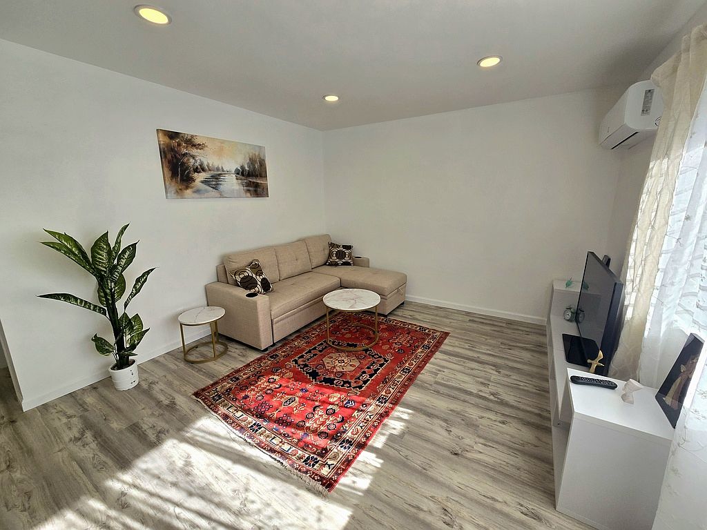 3836 3rd Ave photo 2