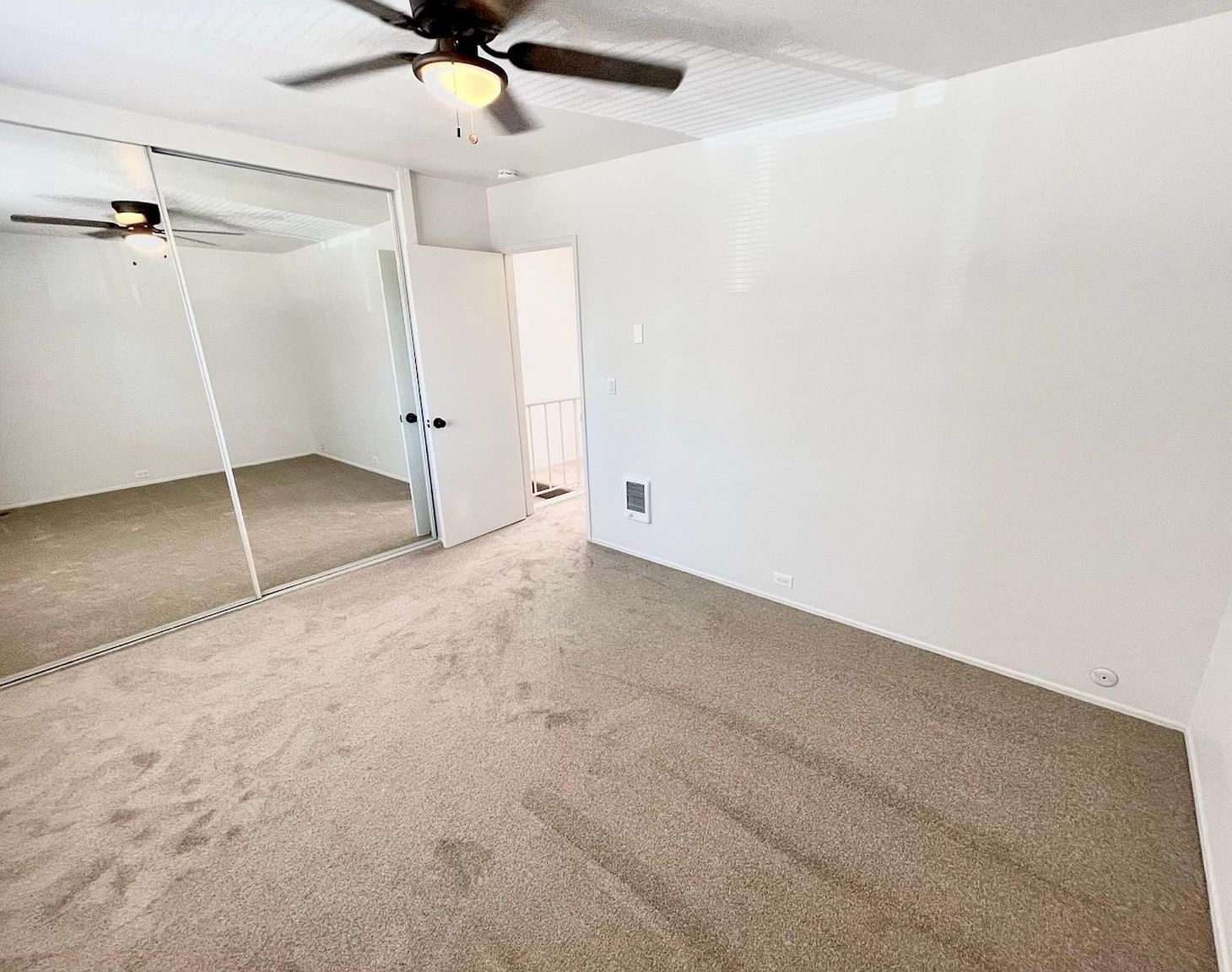 1746 Oliver Ave photo 4