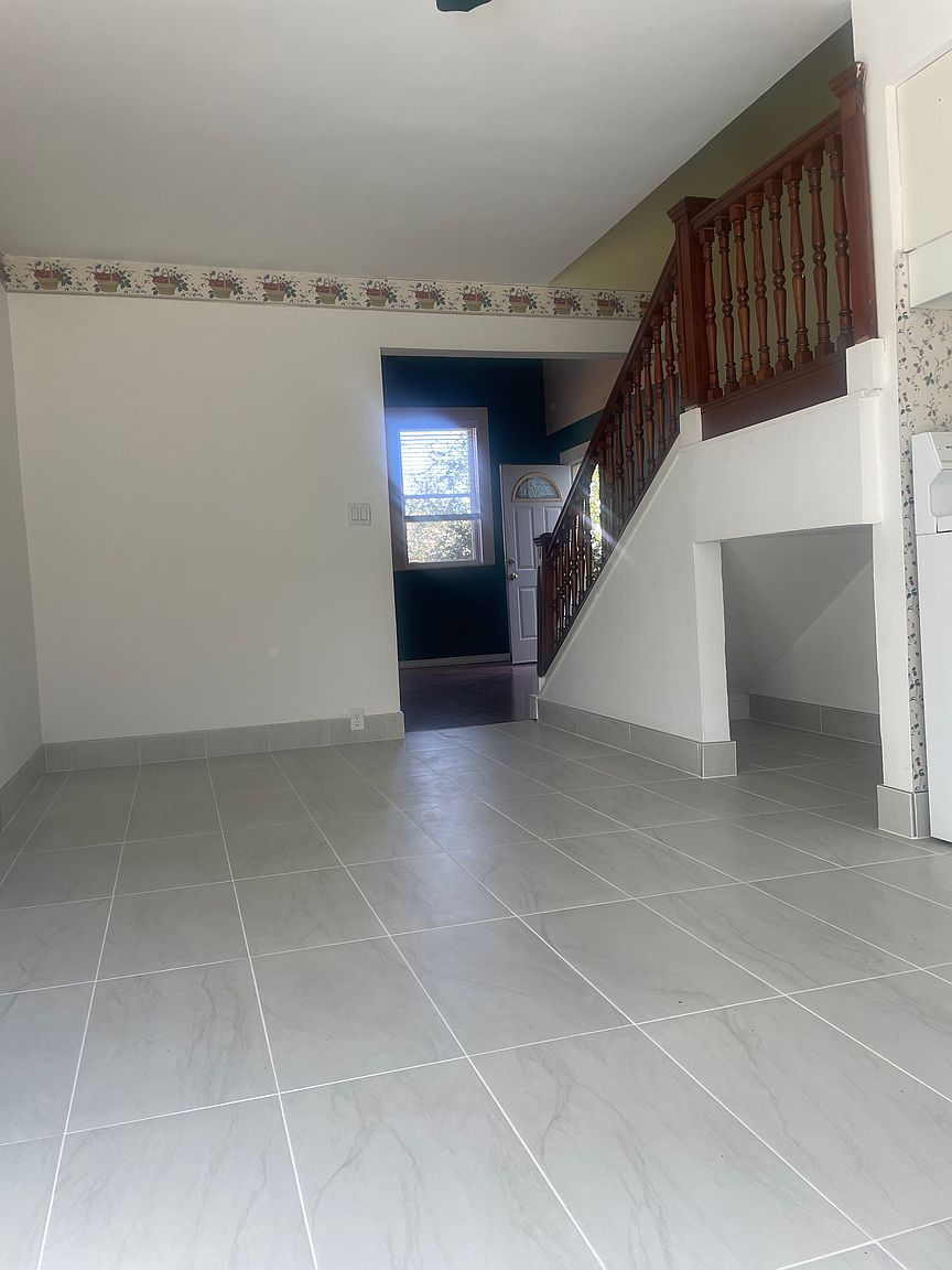 3BR/2BA Single Family House on N Jefferson St · Cloverdale photo 3