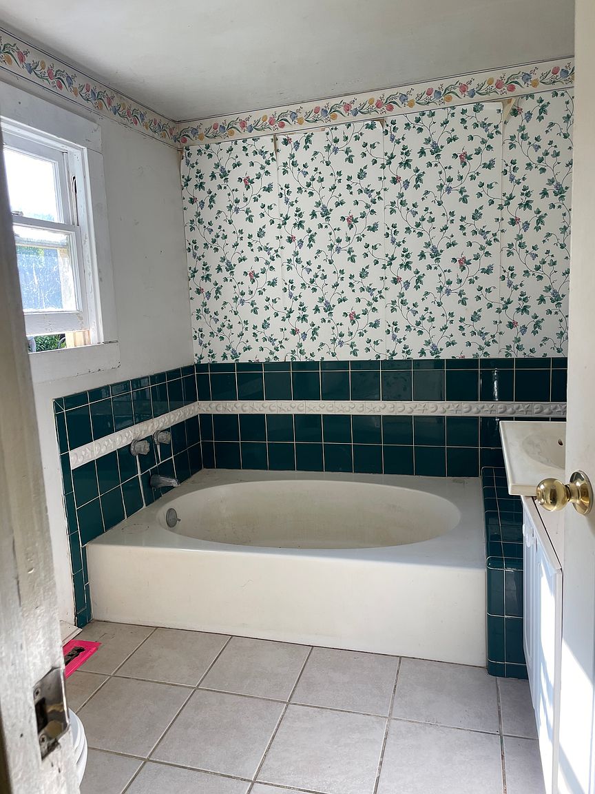 3BR/2BA Single Family House on N Jefferson St · Cloverdale photo 5