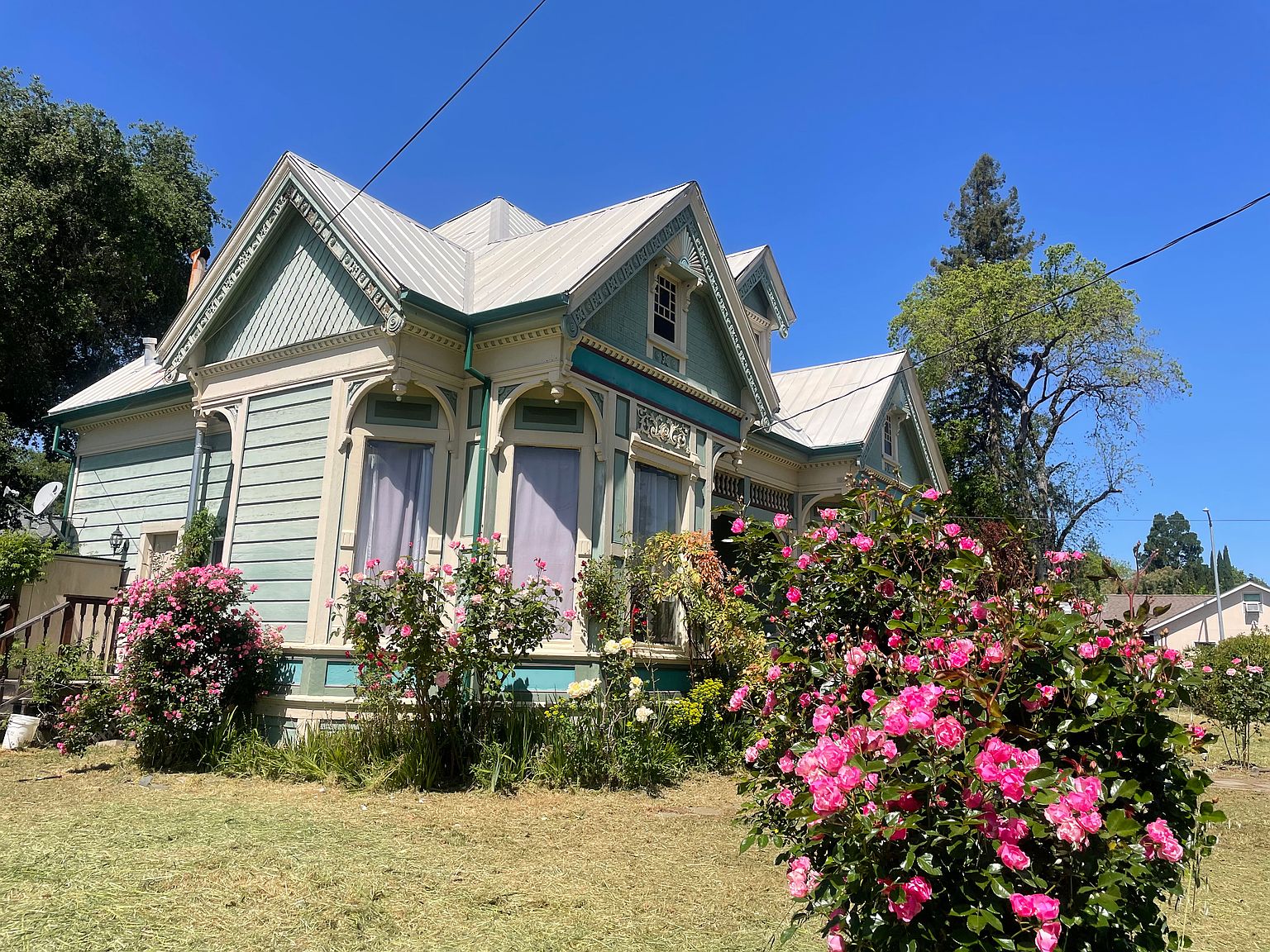 3BR/2BA Single Family House on N Jefferson St · Cloverdale photo 2