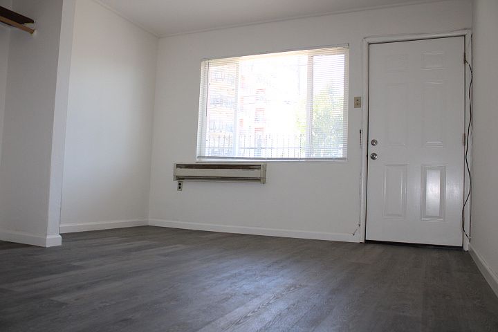 2033 Nevin Ave photo 3