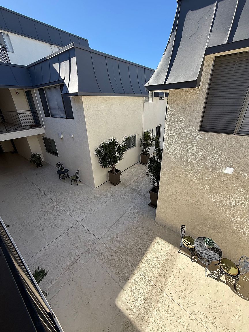 2 beds  1.0 baths (1025 sqft) photo 5