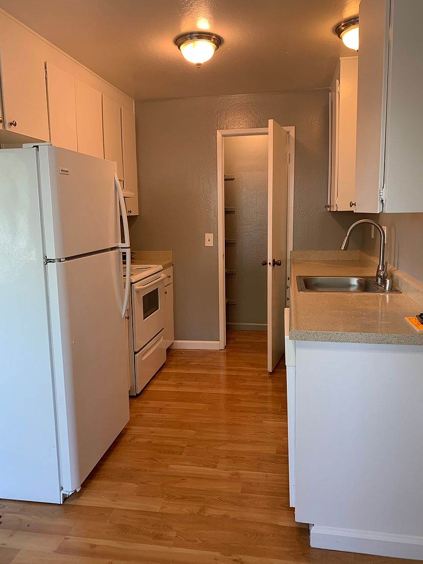 561 Saratoga Ave photo 2
