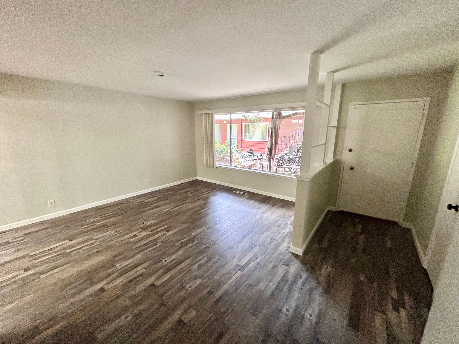 565 Matadero Ave photo 3
