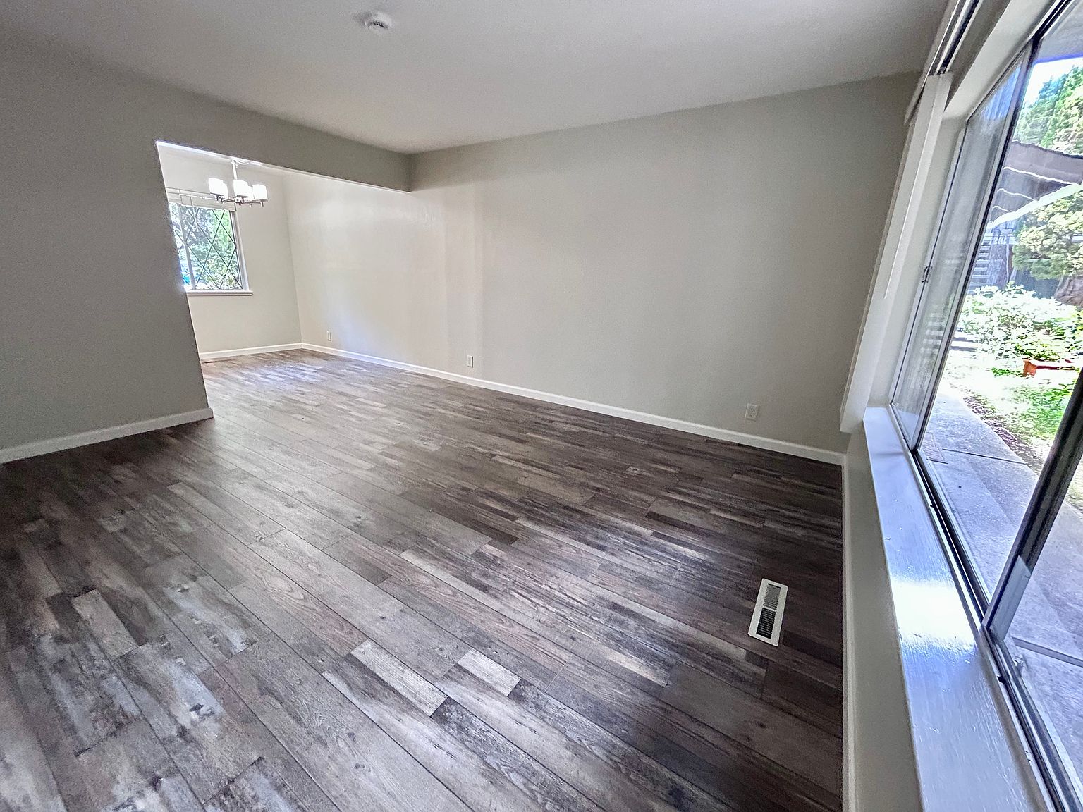 565 Matadero Ave photo 2
