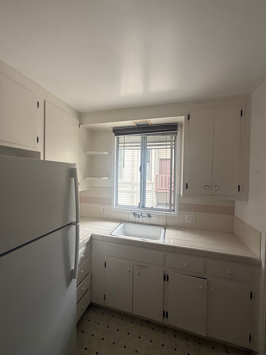 0BR/1BA Other on Fulton St · Berkeley photo 5