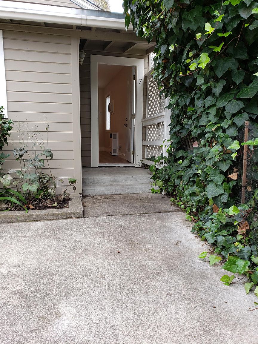 1153 Eggleston St photo 2