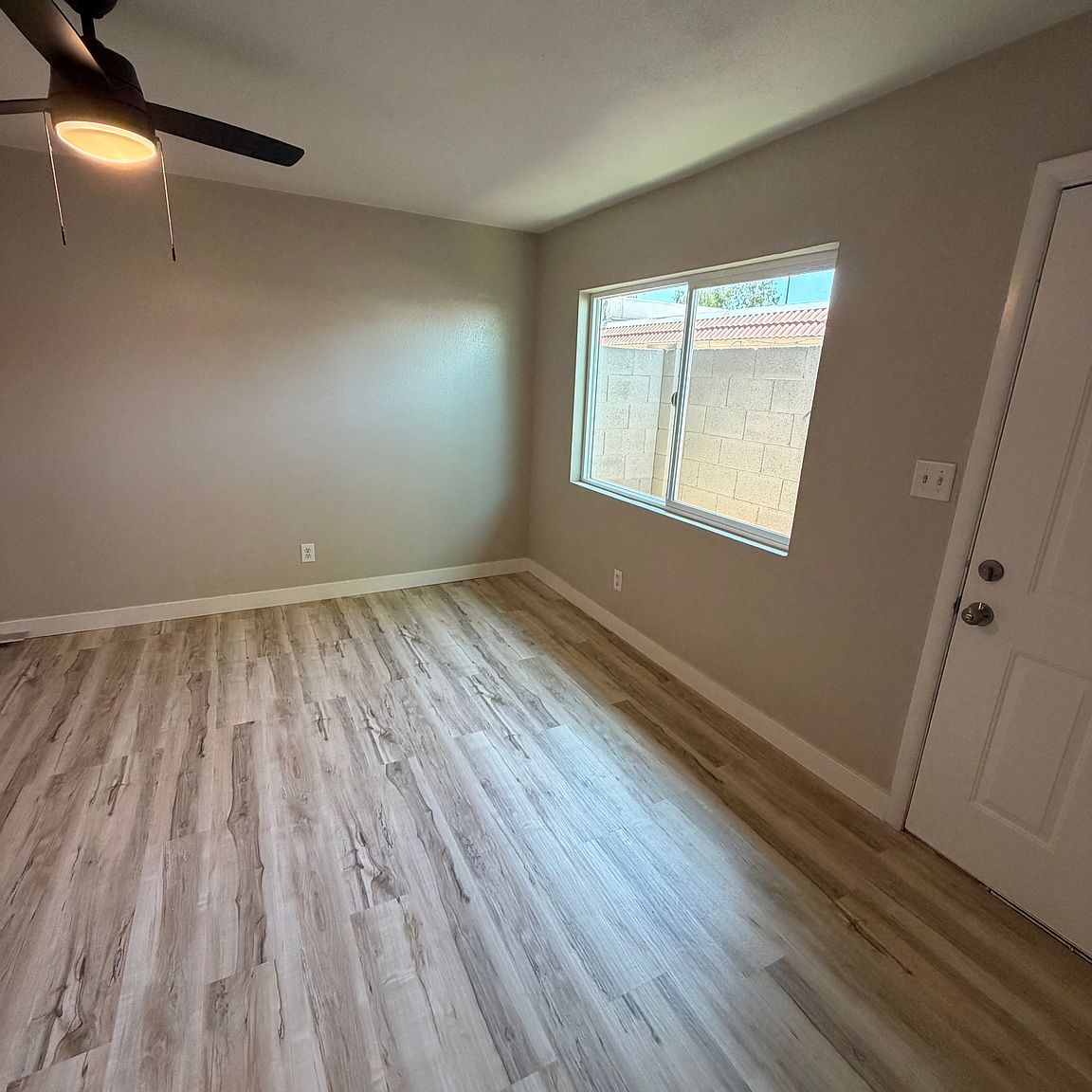 2732 E Tierra Buena Ln photo 5