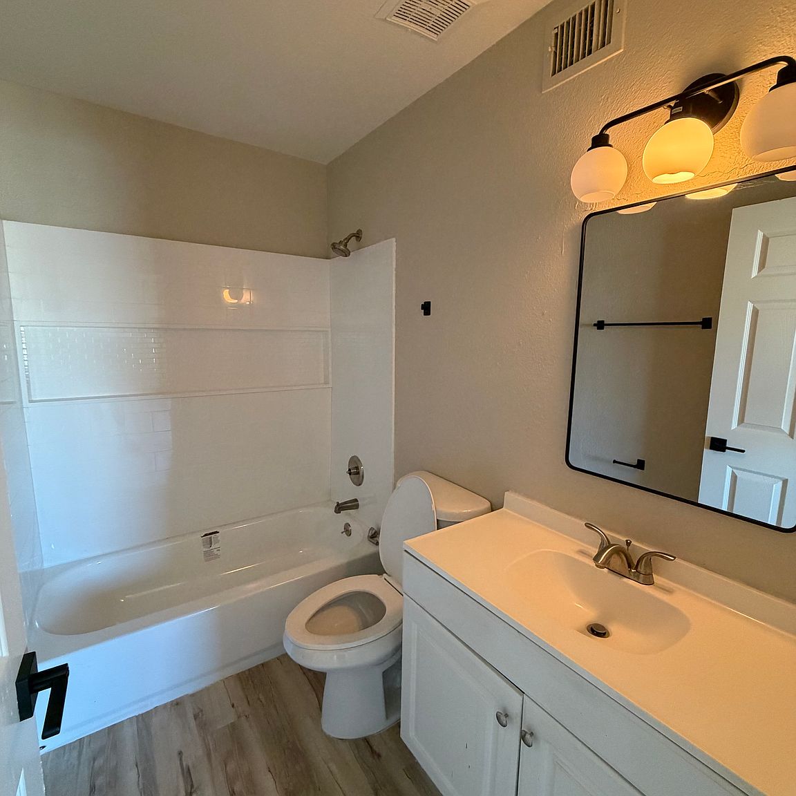 2732 E Tierra Buena Ln photo 2