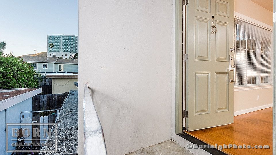 145 Gardiner Ave Uppr A photo 3